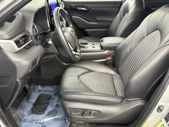 2024 Toyota Highlander - Image 16 of 21