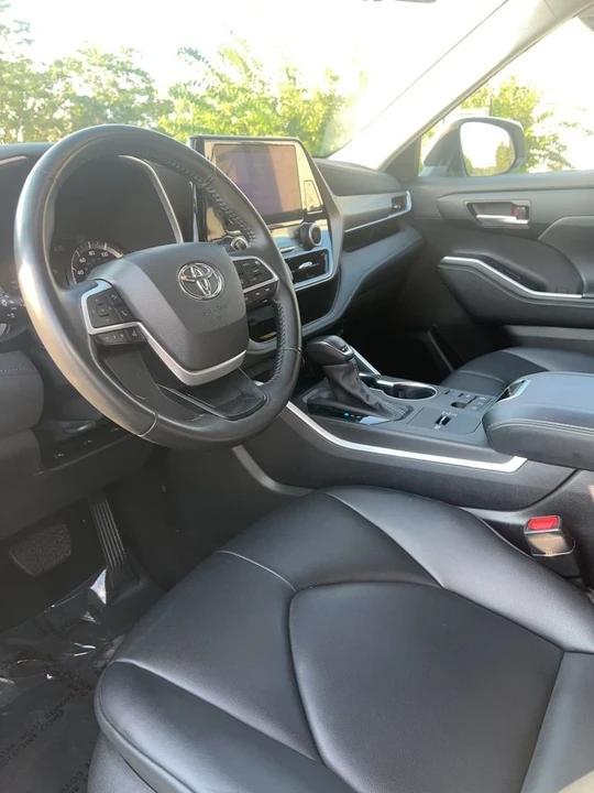 2024 Toyota Highlander - Image 2 of 12
