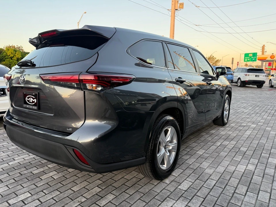 2024 Toyota Highlander - Image 10 of 21
