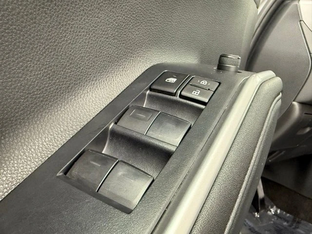 2024 Toyota Highlander - Image 15 of 21