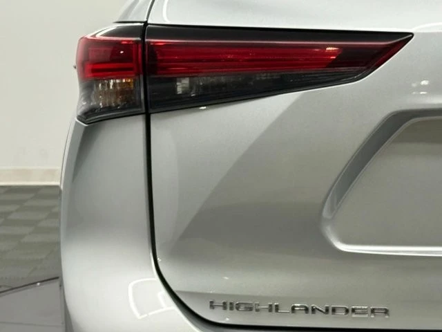 2024 Toyota Highlander - Image 9 of 12