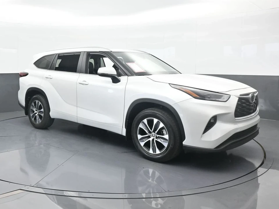 2024 Toyota Highlander - Image 8 of 12