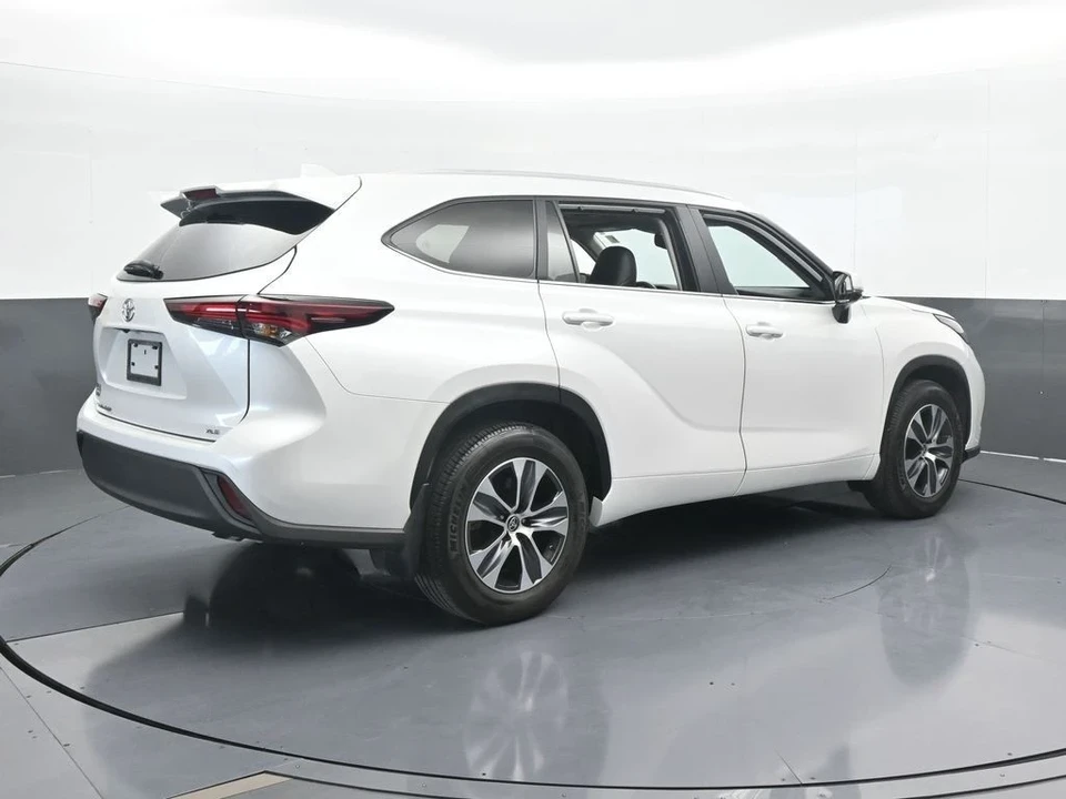2024 Toyota Highlander - Image 6 of 12