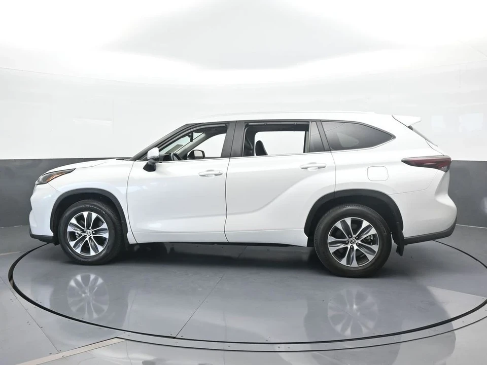 2024 Toyota Highlander - Image 3 of 12