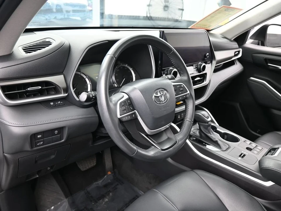 2024 Toyota Highlander - Image 10 of 12