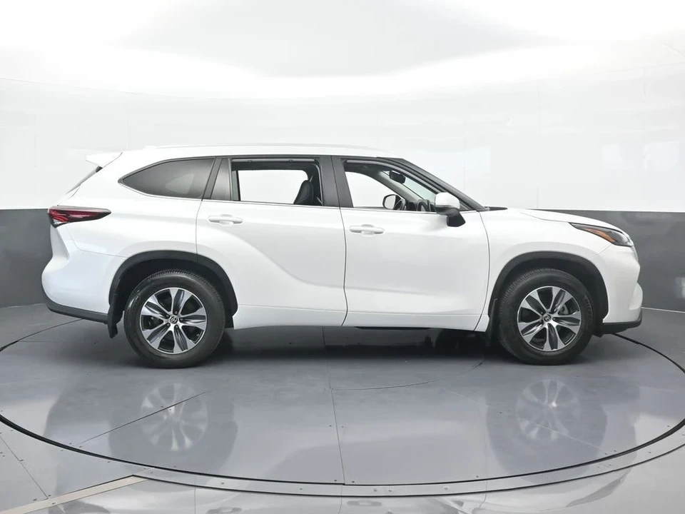 2024 Toyota Highlander - Image 7 of 12
