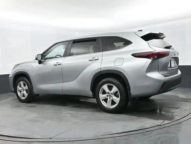 2024 Toyota Highlander - Image 9 of 12
