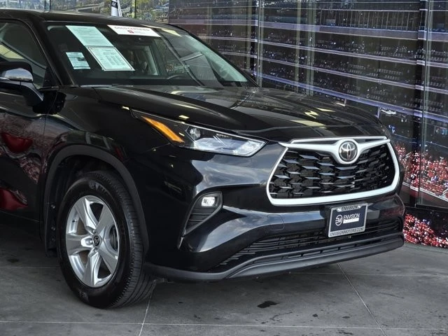 2024 Toyota Highlander - Image 2 of 12