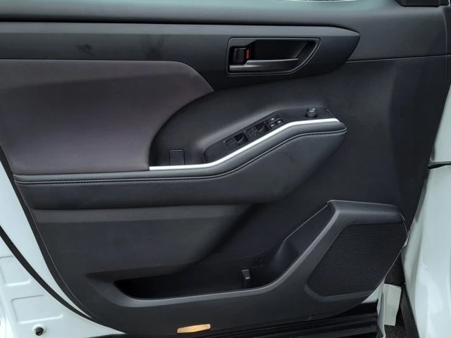 2024 Toyota Highlander - Image 9 of 12