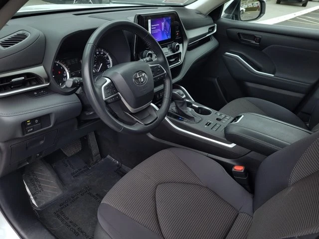 2024 Toyota Highlander - Image 8 of 12