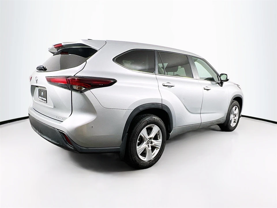 2024 Toyota Highlander - Image 8 of 12