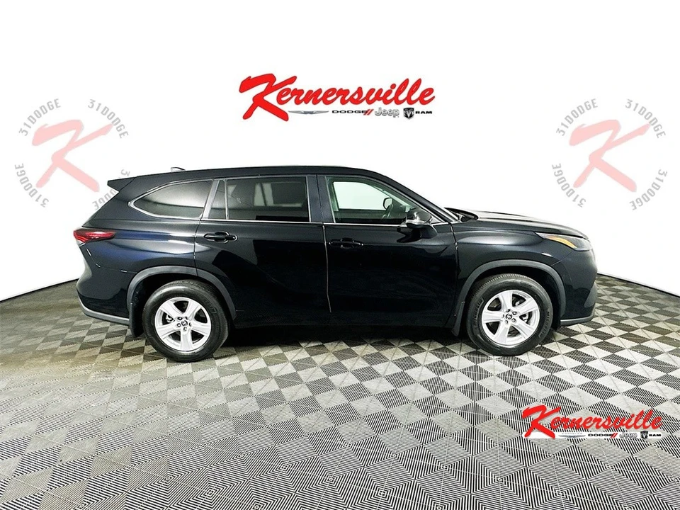 2024 Toyota Highlander - Image 8 of 12