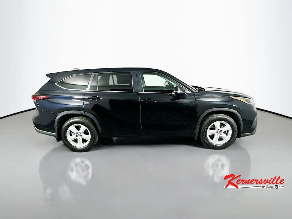 2024 Toyota Highlander - Image 8 of 21