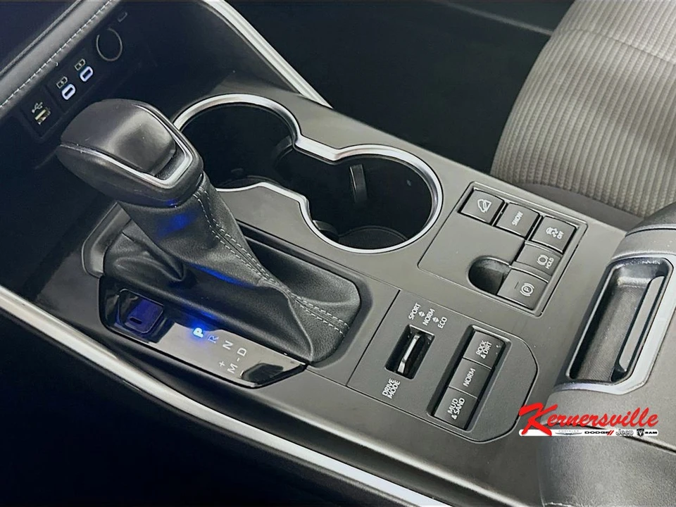 2024 Toyota Highlander - Image 16 of 21