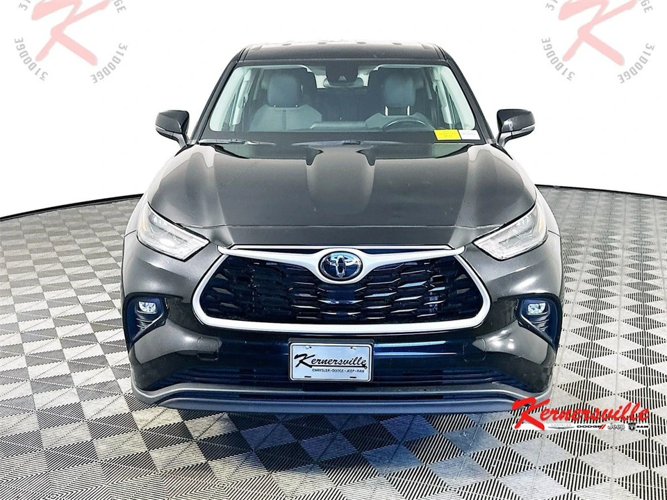 2024 Toyota Highlander - Image 2 of 12