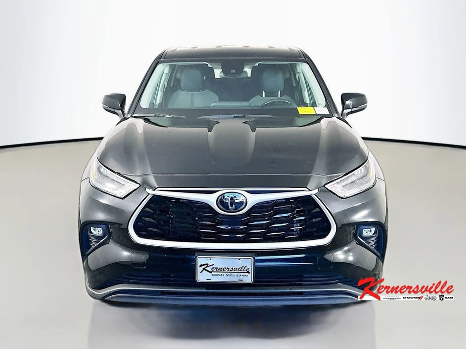 2024 Toyota Highlander - Image 2 of 12