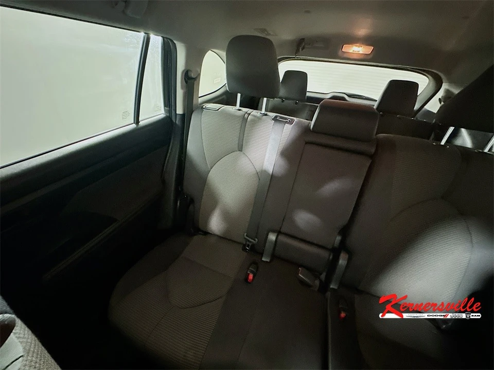 2024 Toyota Highlander - Image 12 of 21