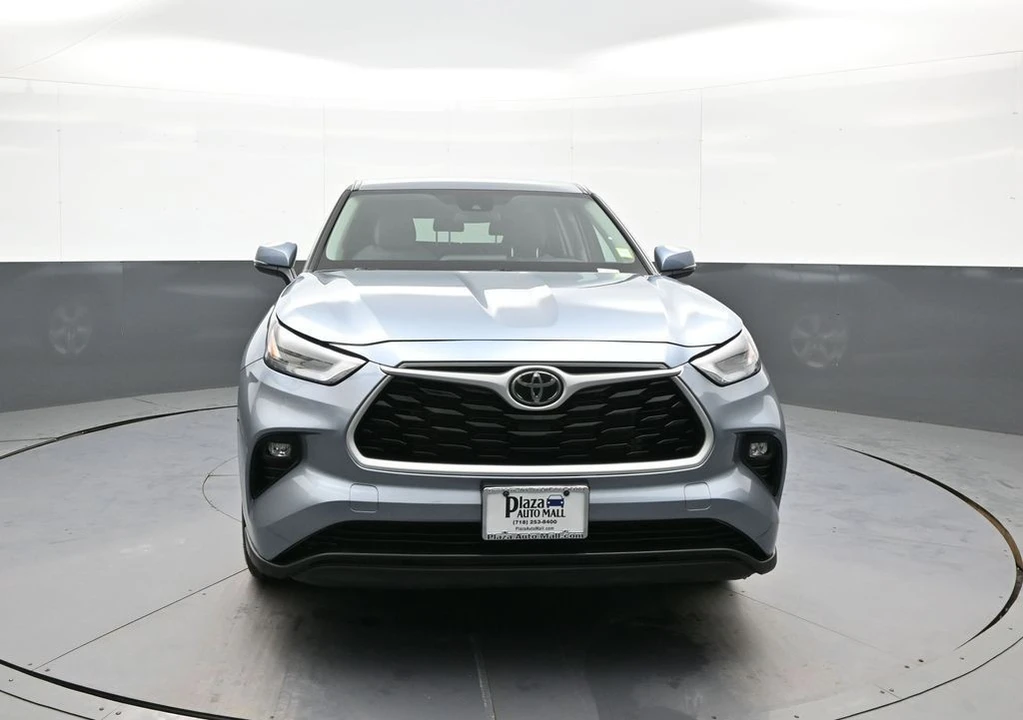 2024 Toyota Highlander - Image 2 of 12