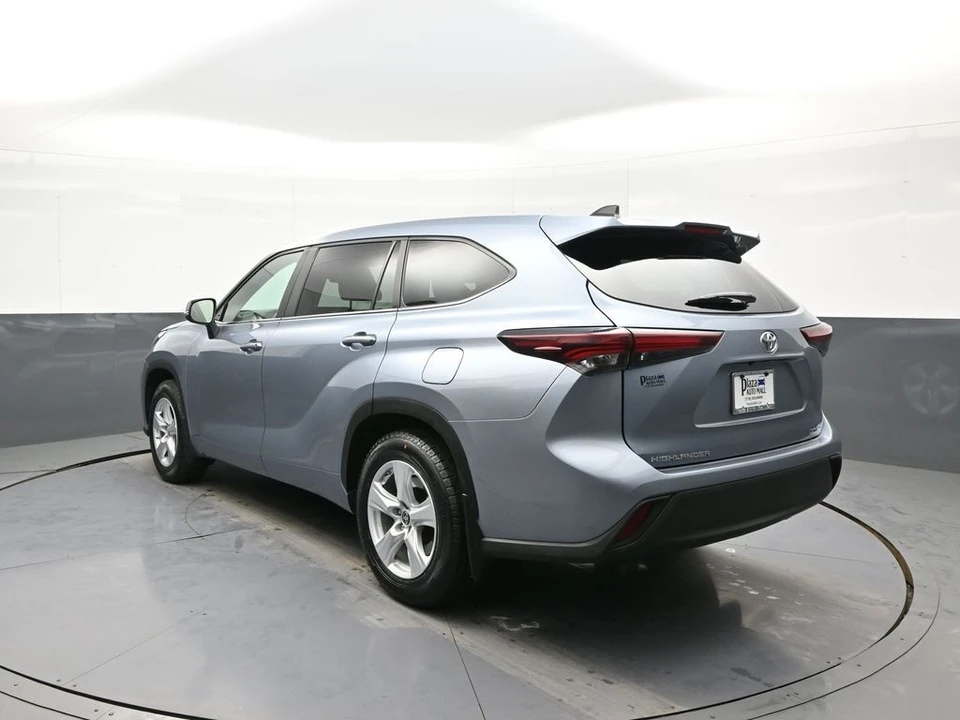 2024 Toyota Highlander - Image 8 of 12