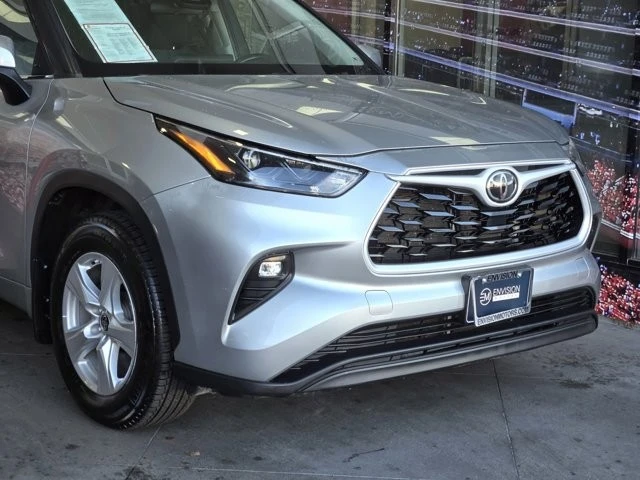 2024 Toyota Highlander - Image 2 of 12