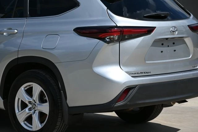 2024 Toyota Highlander - Image 8 of 21