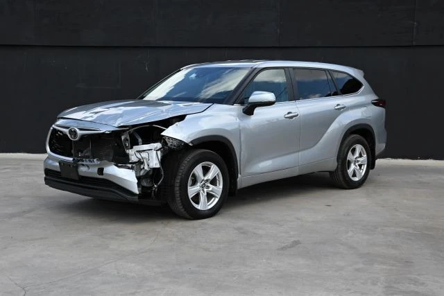 2024 Toyota Highlander - Image 2 of 21