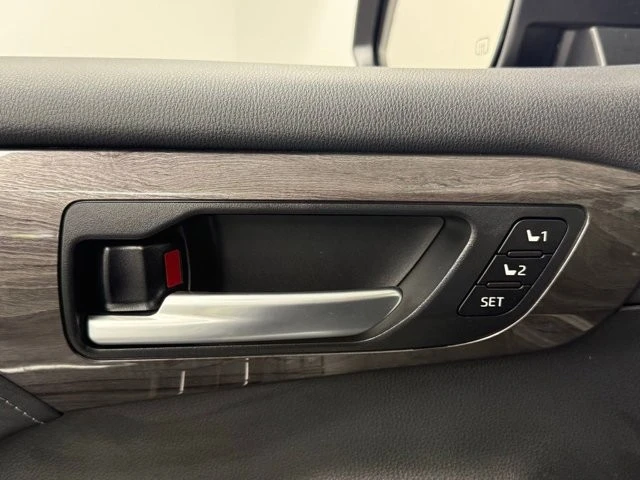 2024 Toyota Highlander - Image 16 of 21