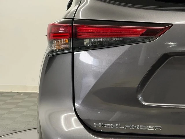 2024 Toyota Highlander - Image 10 of 21