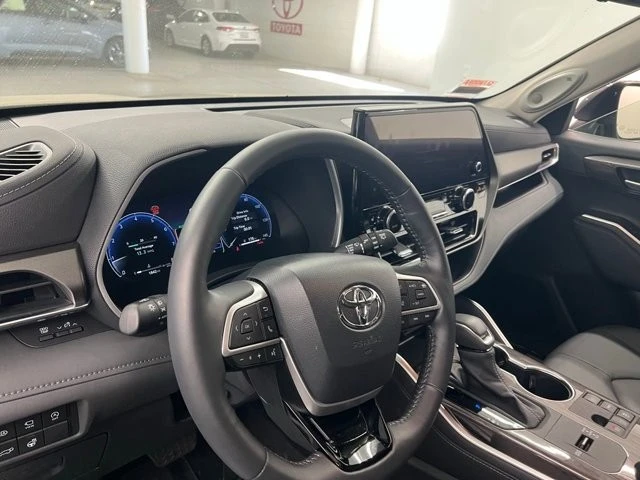 2024 Toyota Highlander - Image 7 of 12