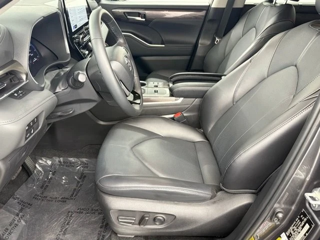 2024 Toyota Highlander - Image 18 of 21