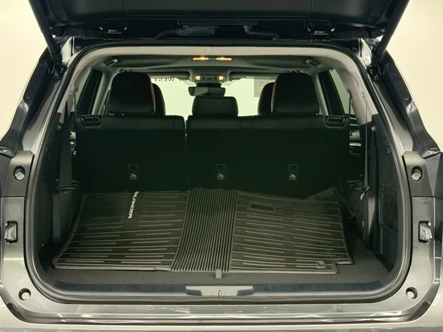2024 Toyota Highlander - Image 12 of 21