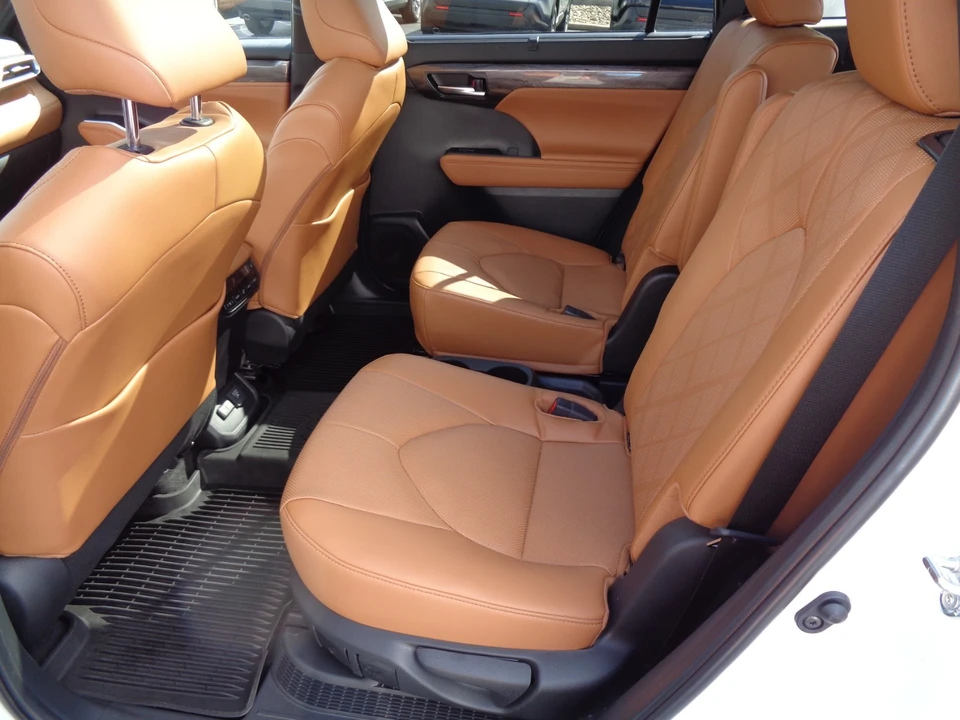 2024 Toyota Highlander - Image 17 of 21