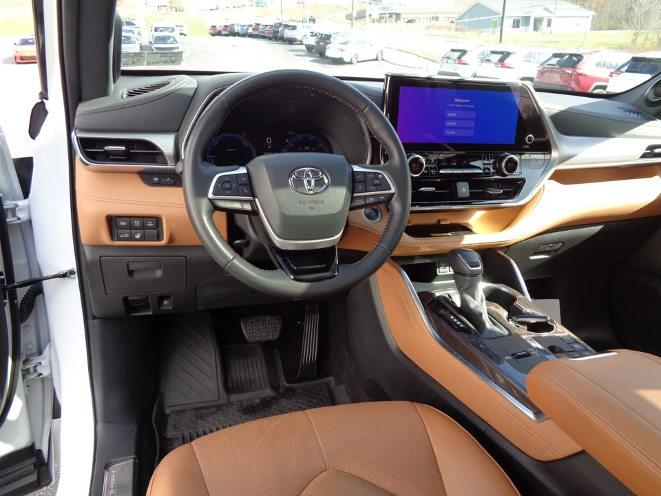 2024 Toyota Highlander - Image 18 of 21