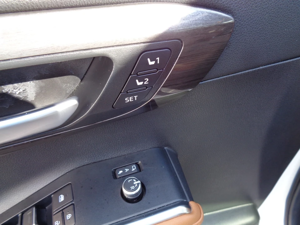 2024 Toyota Highlander - Image 12 of 21