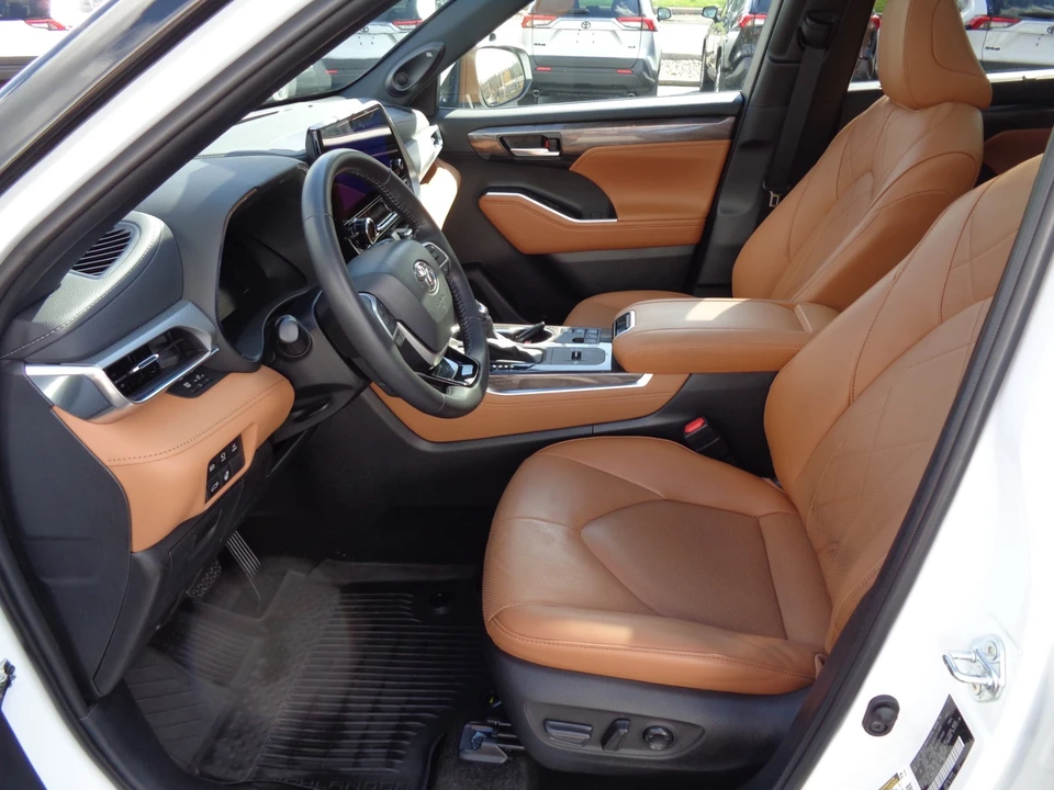 2024 Toyota Highlander - Image 11 of 21