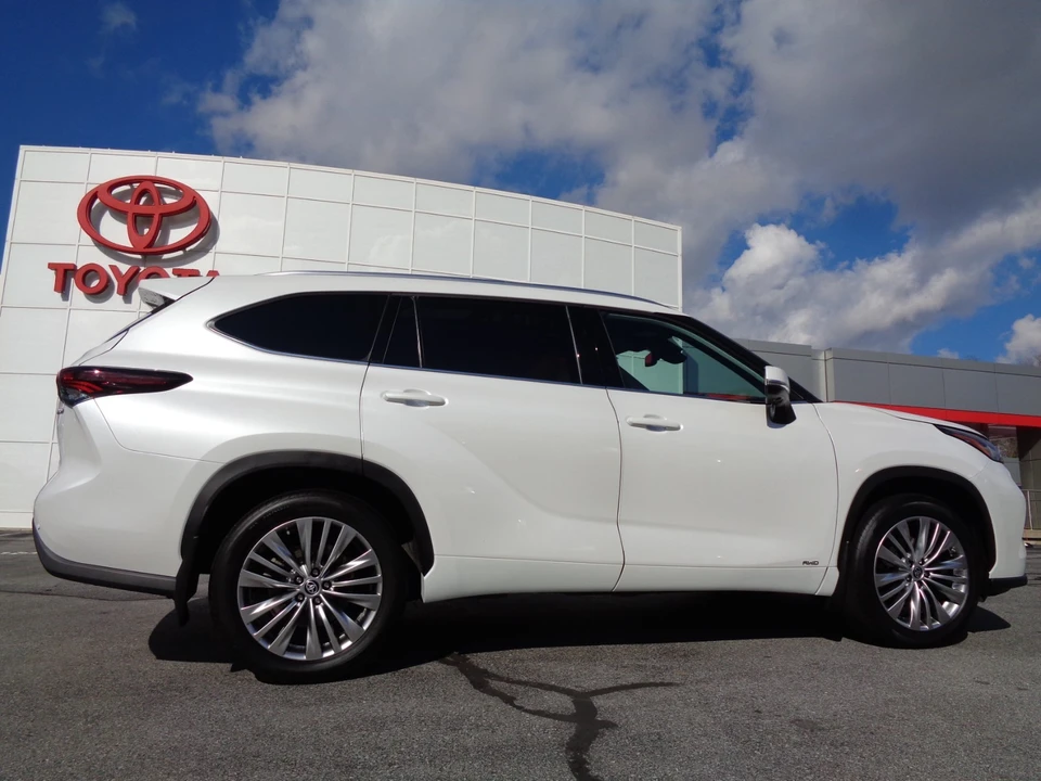 2024 Toyota Highlander - Image 3 of 21