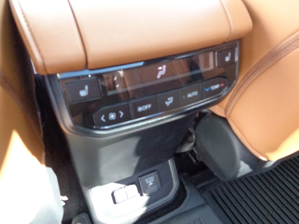 2024 Toyota Highlander - Image 19 of 21