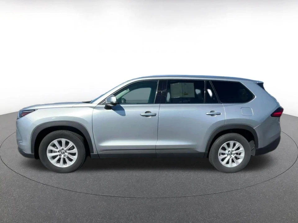 2024 Toyota Highlander - Image 9 of 31