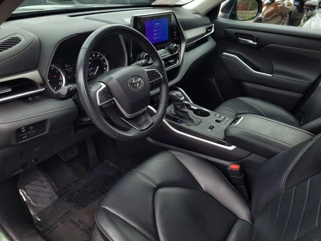 2024 Toyota Highlander - Image 8 of 12