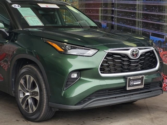 2024 Toyota Highlander - Image 2 of 12