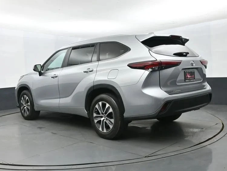 2024 Toyota Highlander - Image 9 of 12