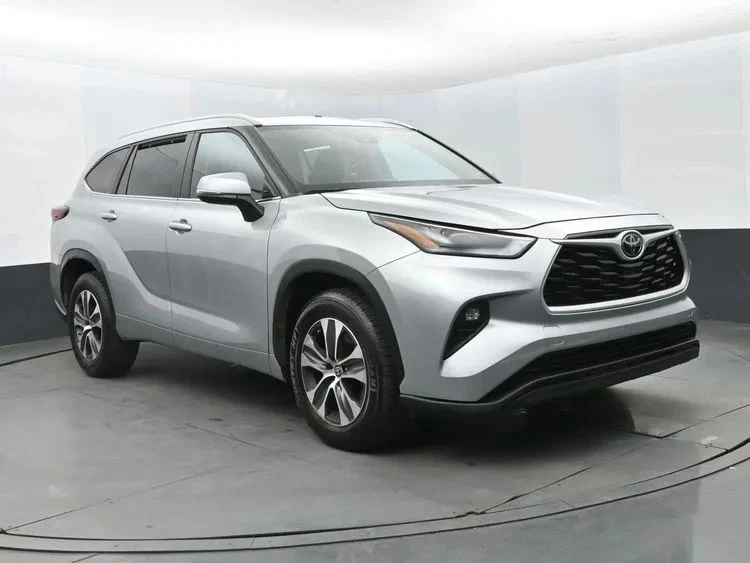 2024 Toyota Highlander - Image 2 of 12