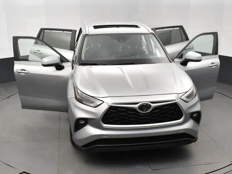 2024 Toyota Highlander - Image 10 of 12