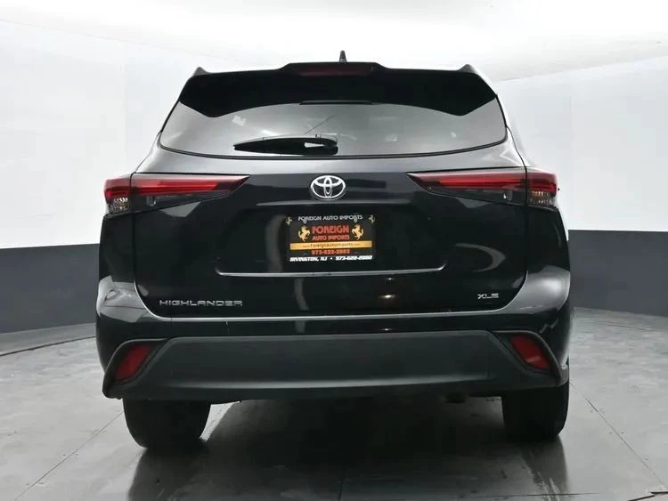 2024 Toyota Highlander - Image 8 of 12