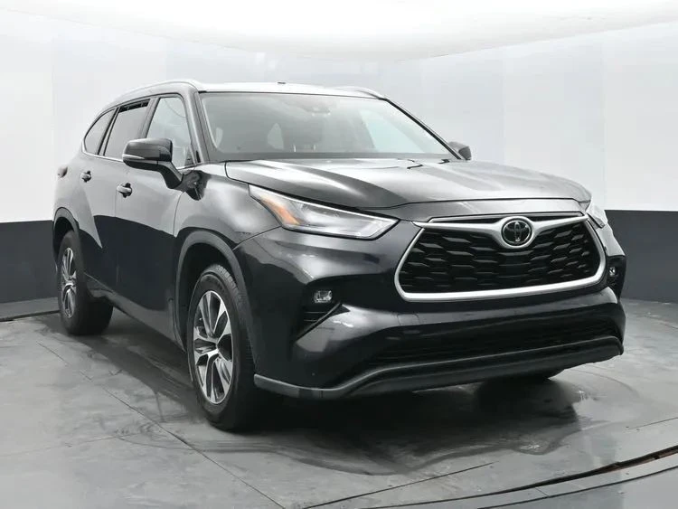 2024 Toyota Highlander - Image 2 of 12