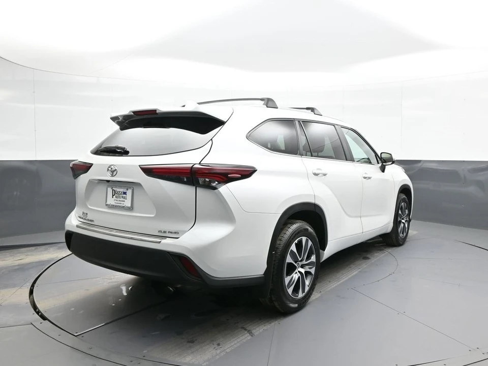2024 Toyota Highlander - Image 6 of 12