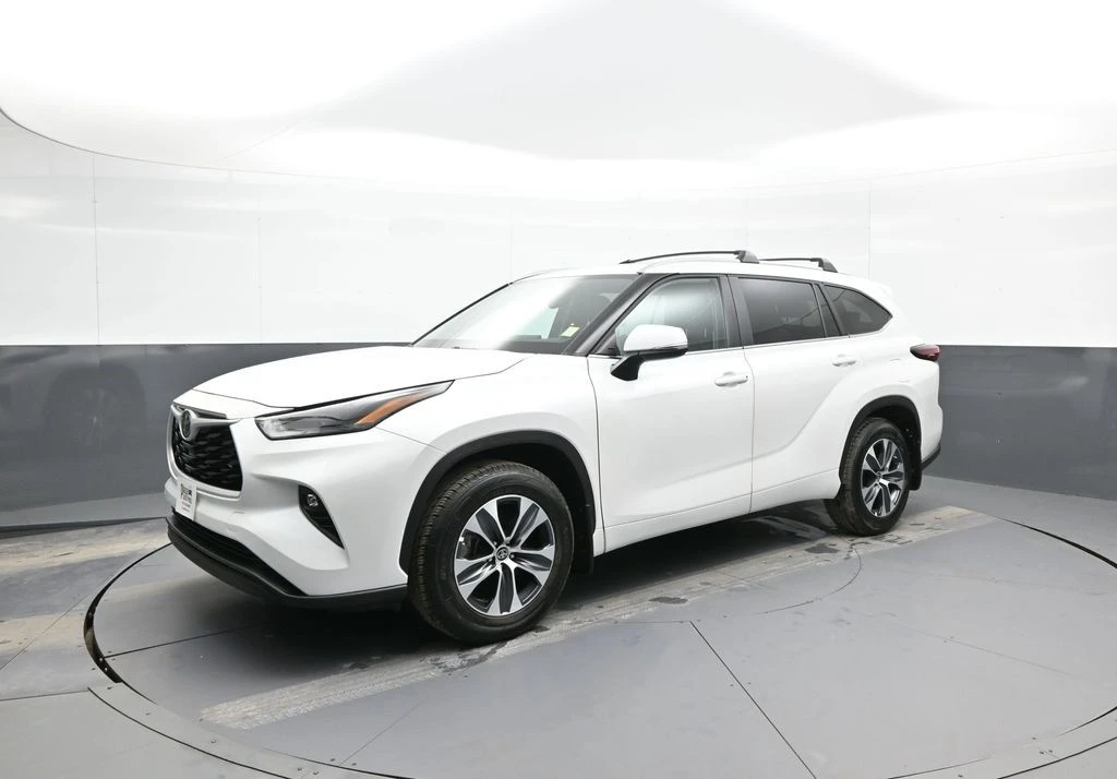 2024 Toyota Highlander - Image 10 of 12