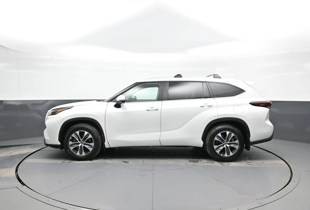 2024 Toyota Highlander - Image 9 of 12