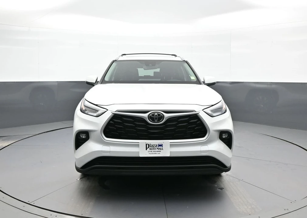 2024 Toyota Highlander - Image 2 of 12