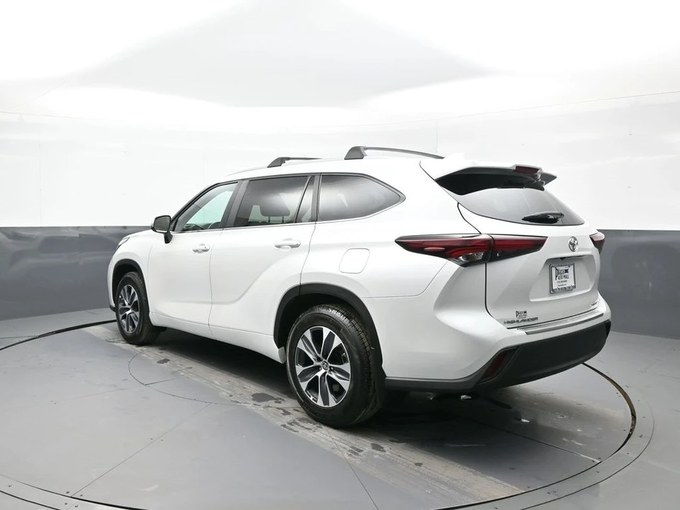 2024 Toyota Highlander - Image 8 of 12